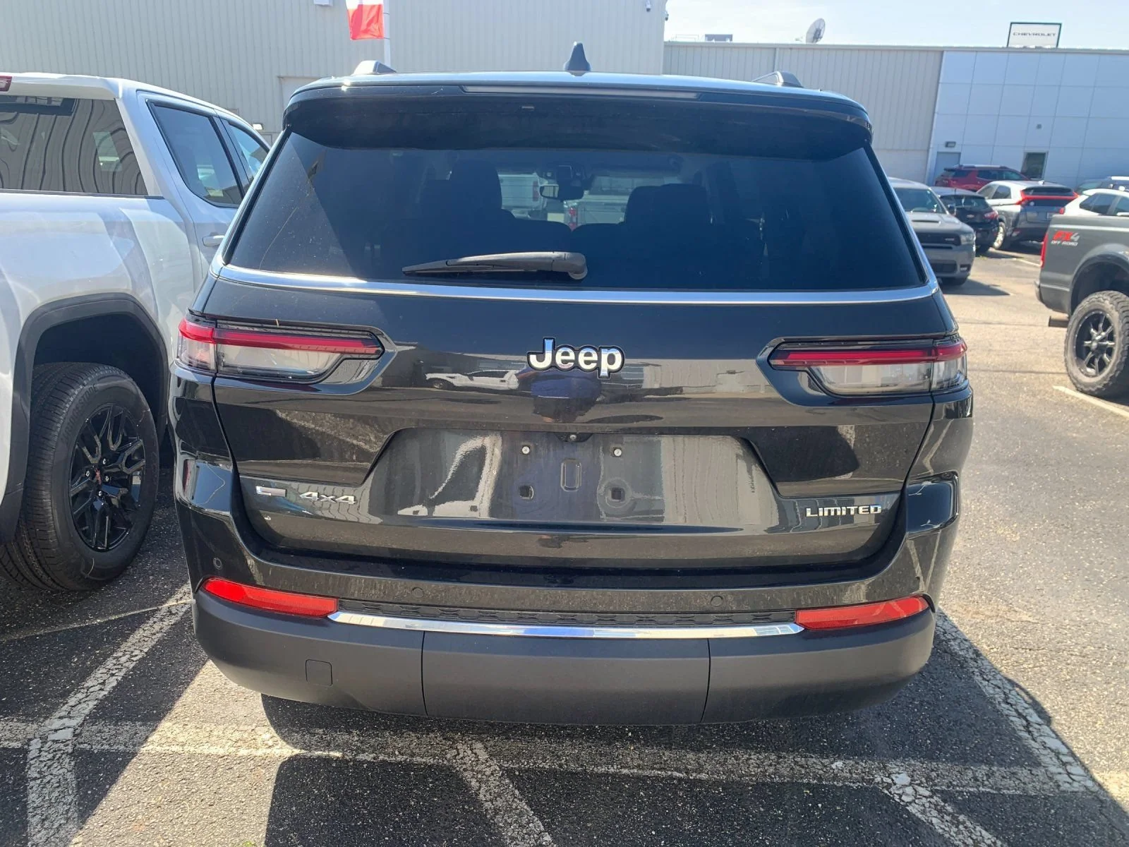 Used 2022 Brown Jeep Limited 4x4 image 3
