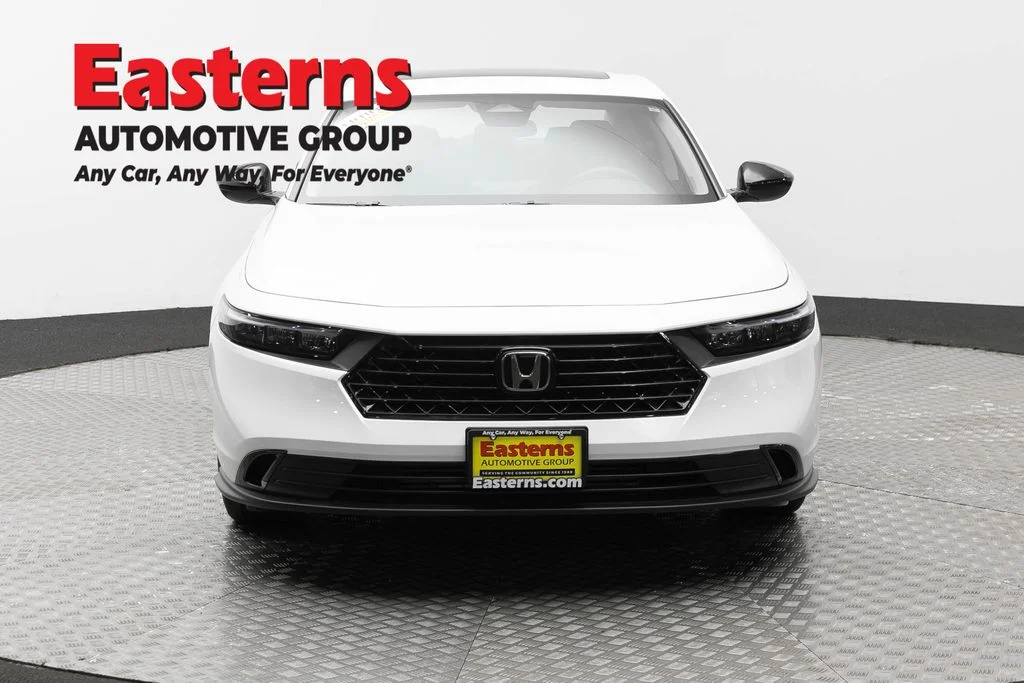 Used 2026 White Honda SE image 2