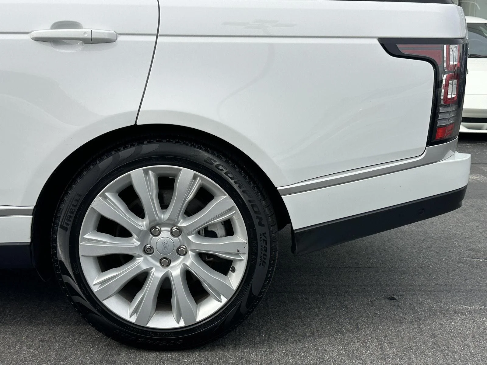 Used 2017 Fuji White Land Rover 5.0L V8 Supercharged image 44