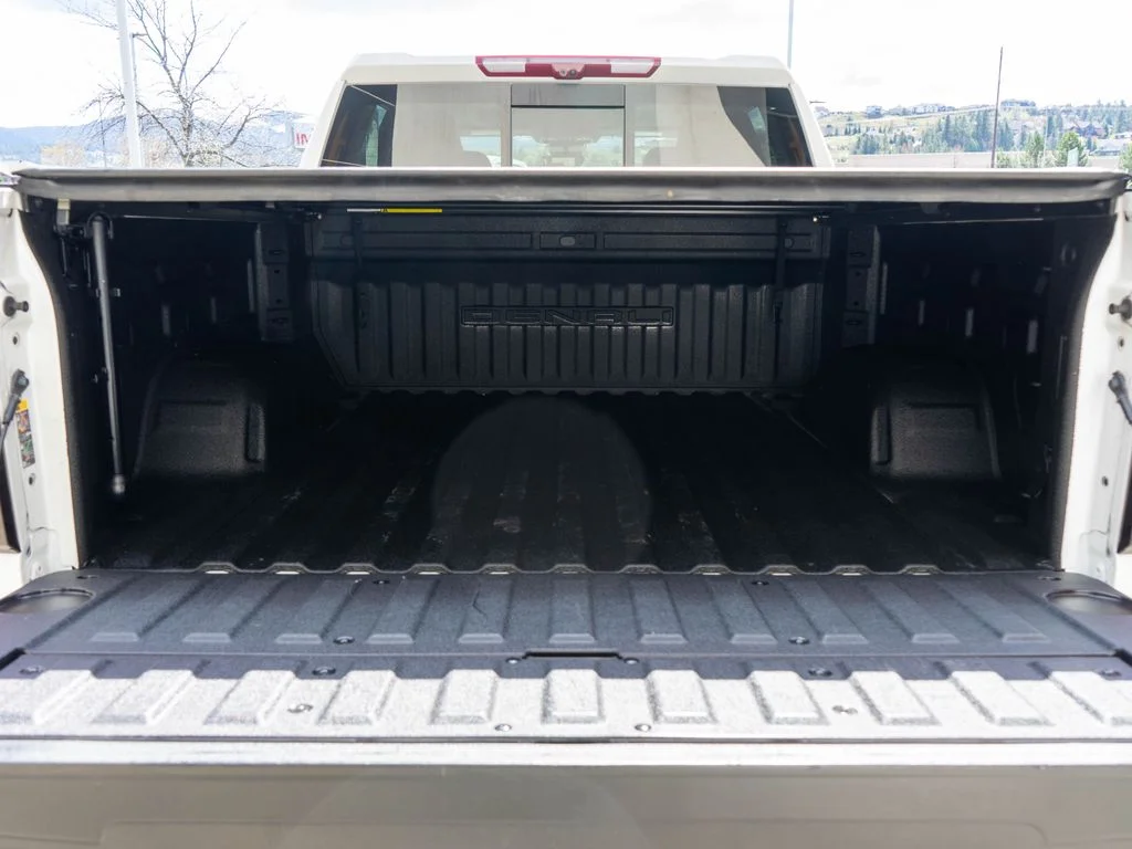 Used 2024 White GMC Denali image 37