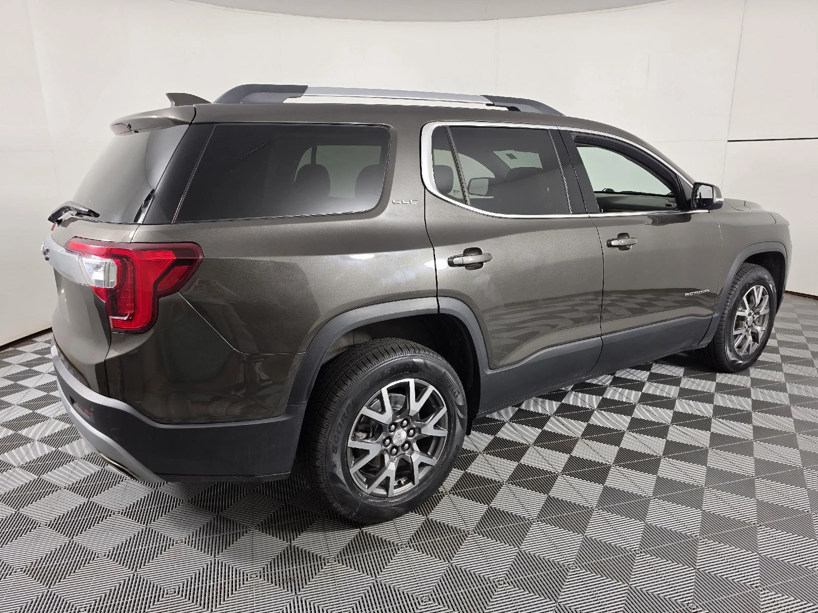 Used 2020 Smokey Quartz Metallic GMC SLE image 10