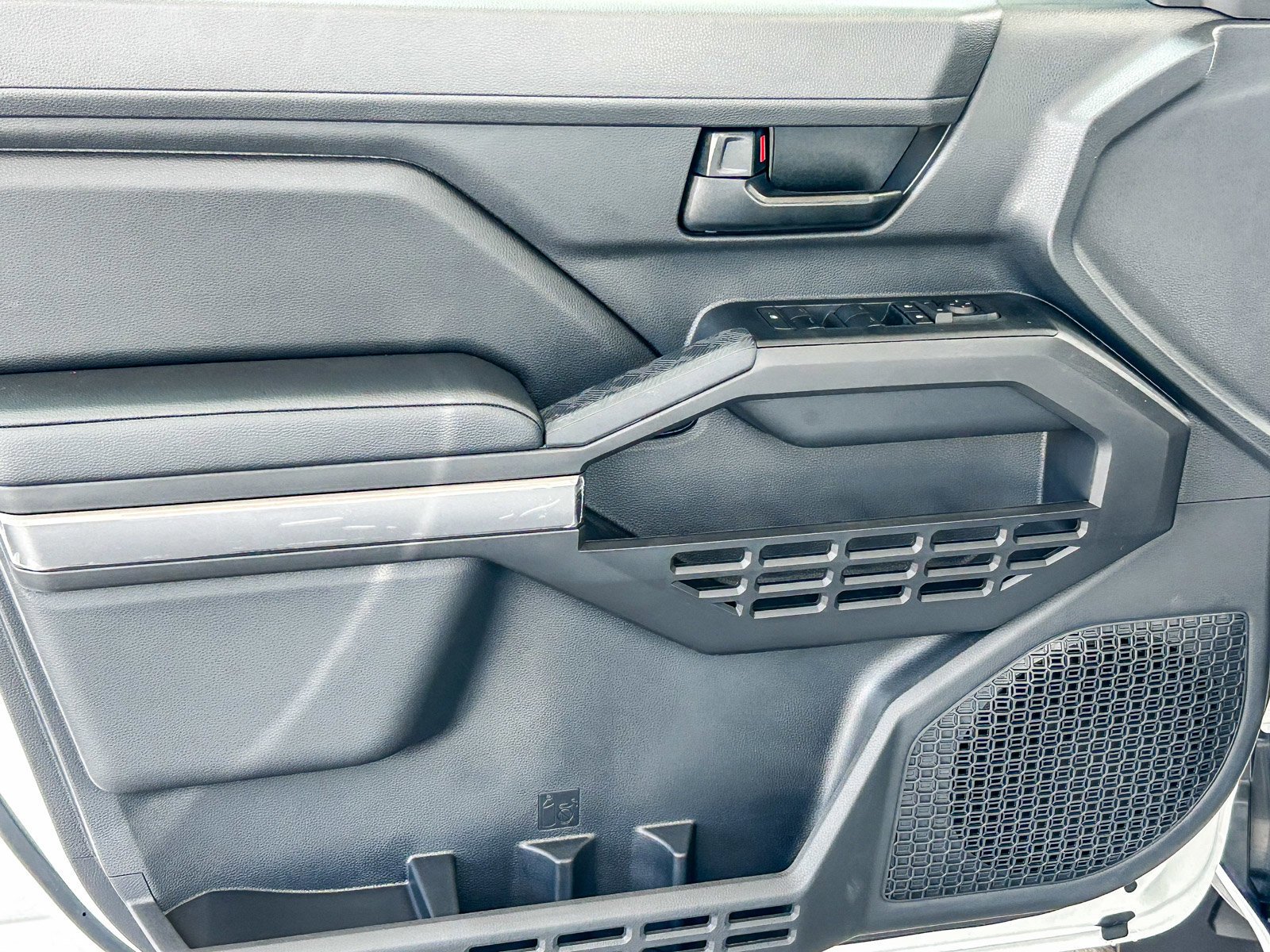 2026 Toyota Tacoma SR5 - Photo 24