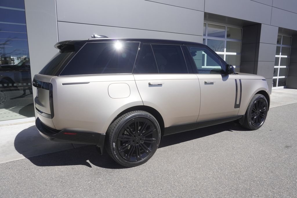 New 2026 Sunset Gold Satin Land Rover SE image 4
