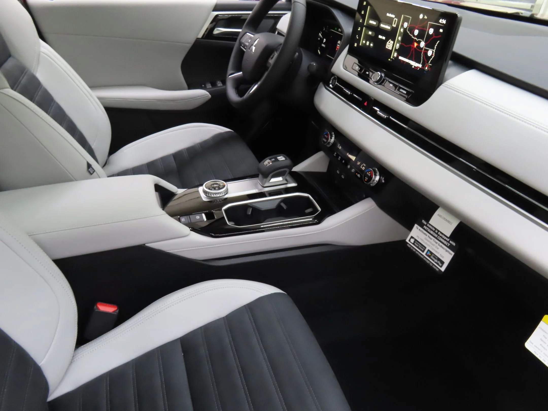 Used 2025 Red Mitsubishi SE image 26
