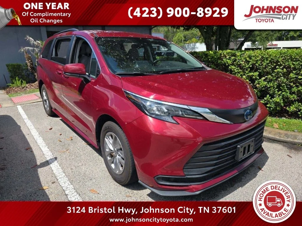 2024 Toyota Sienna LE 8-Passenger Hybrid FWD's photo