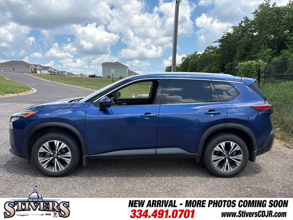 Used 2021 Blue Nissan SV image 4