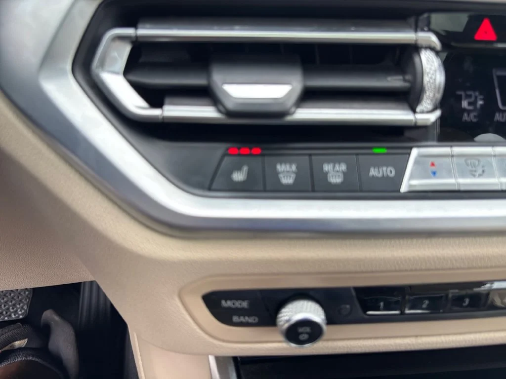 Used 2019 White BMW 330i xDrive image 26
