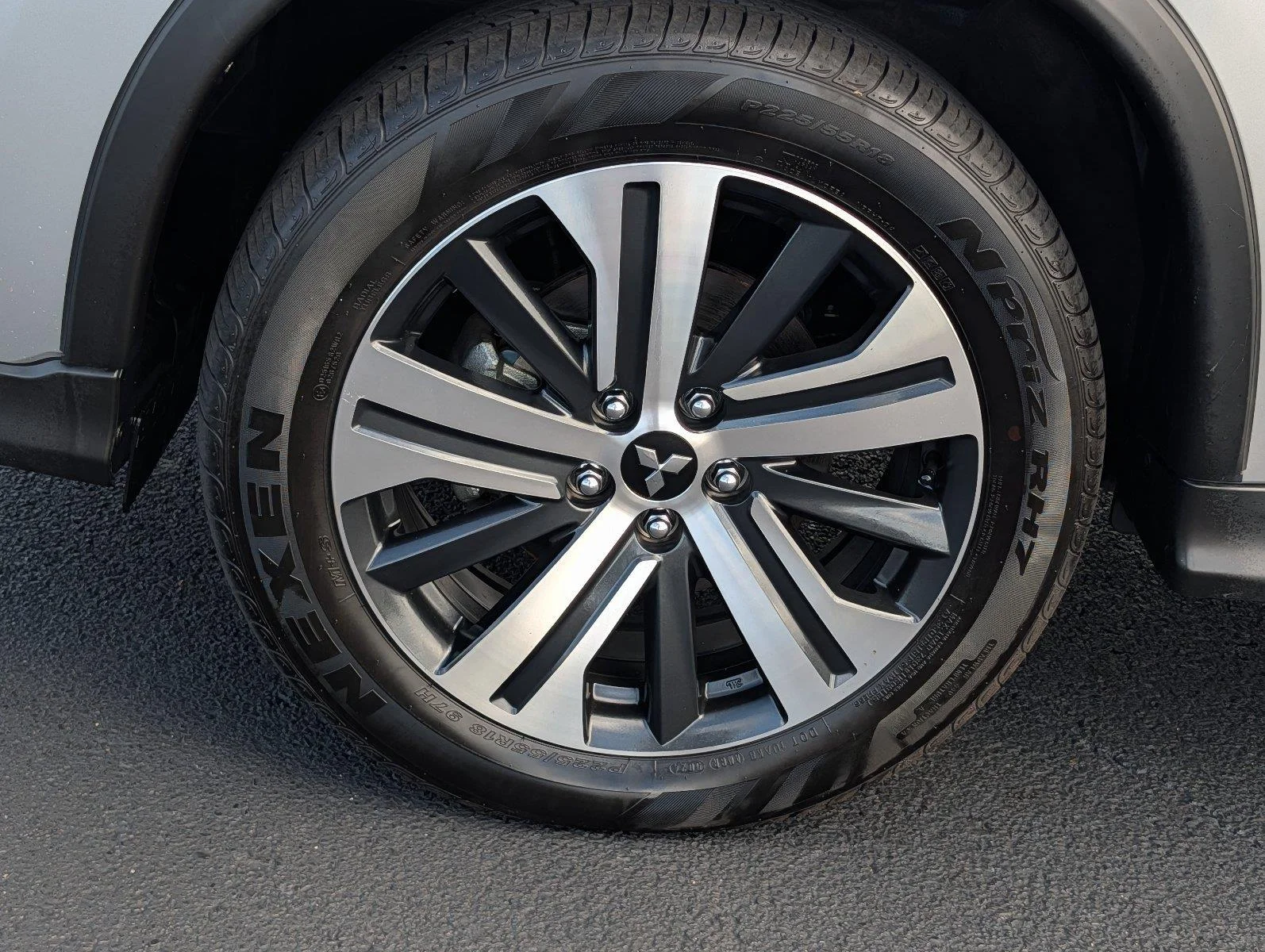 Used 2025 Alloy Silver Metallic Mitsubishi ES image 9