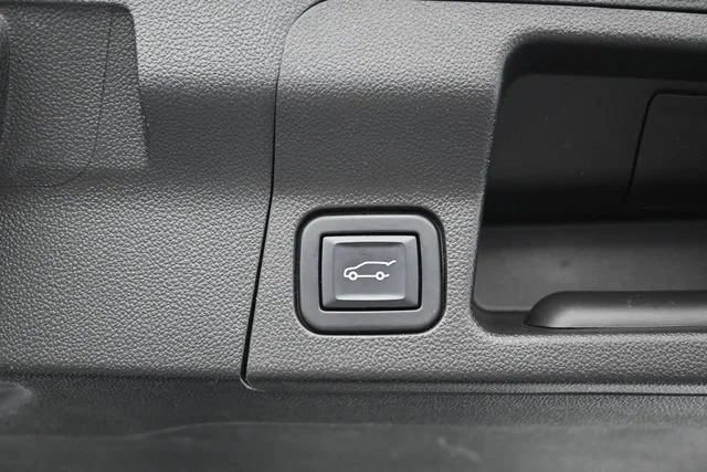 Used 2023 Summit White GMC SLE image 24
