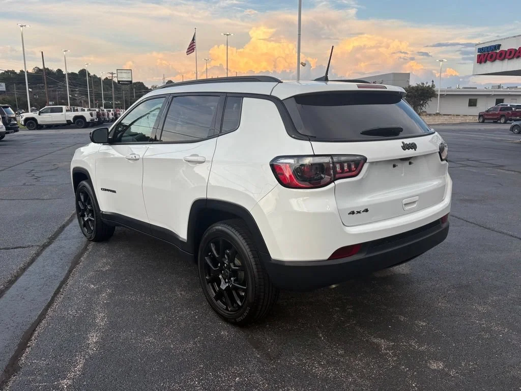 Used 2025 White Jeep Latitude image 4