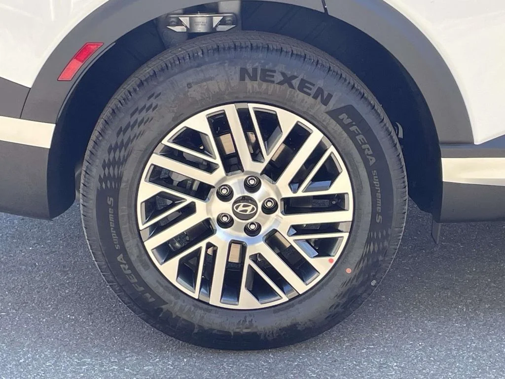 New 2026 White Hyundai SEL Premium image 7