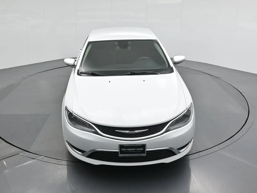 Used 2015 White Chrysler Limited image 33