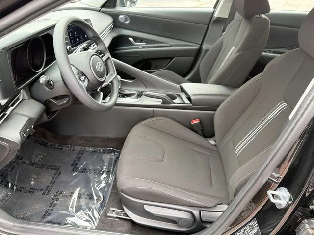 Used 2023 Black Hyundai SEL image 15