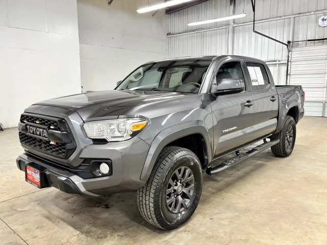 Used 2020 Gray Toyota SR5 image 3