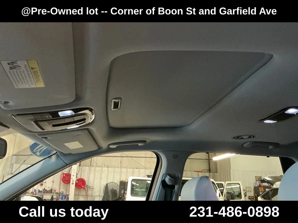 Used 2020 Black Hyundai SEL image 13