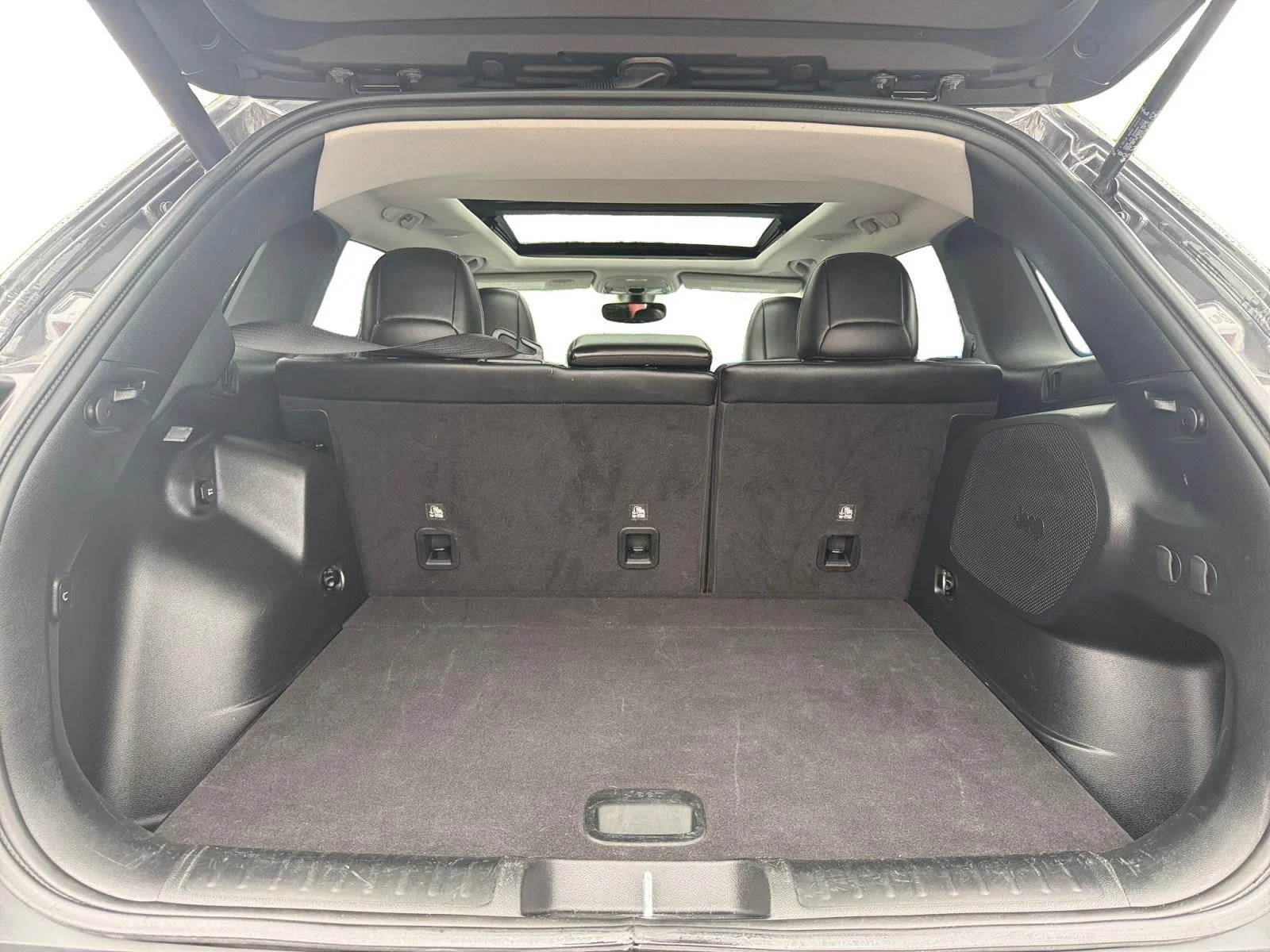 Used 2022 Granite Crystal Metallic Jeep Trailhawk image 23