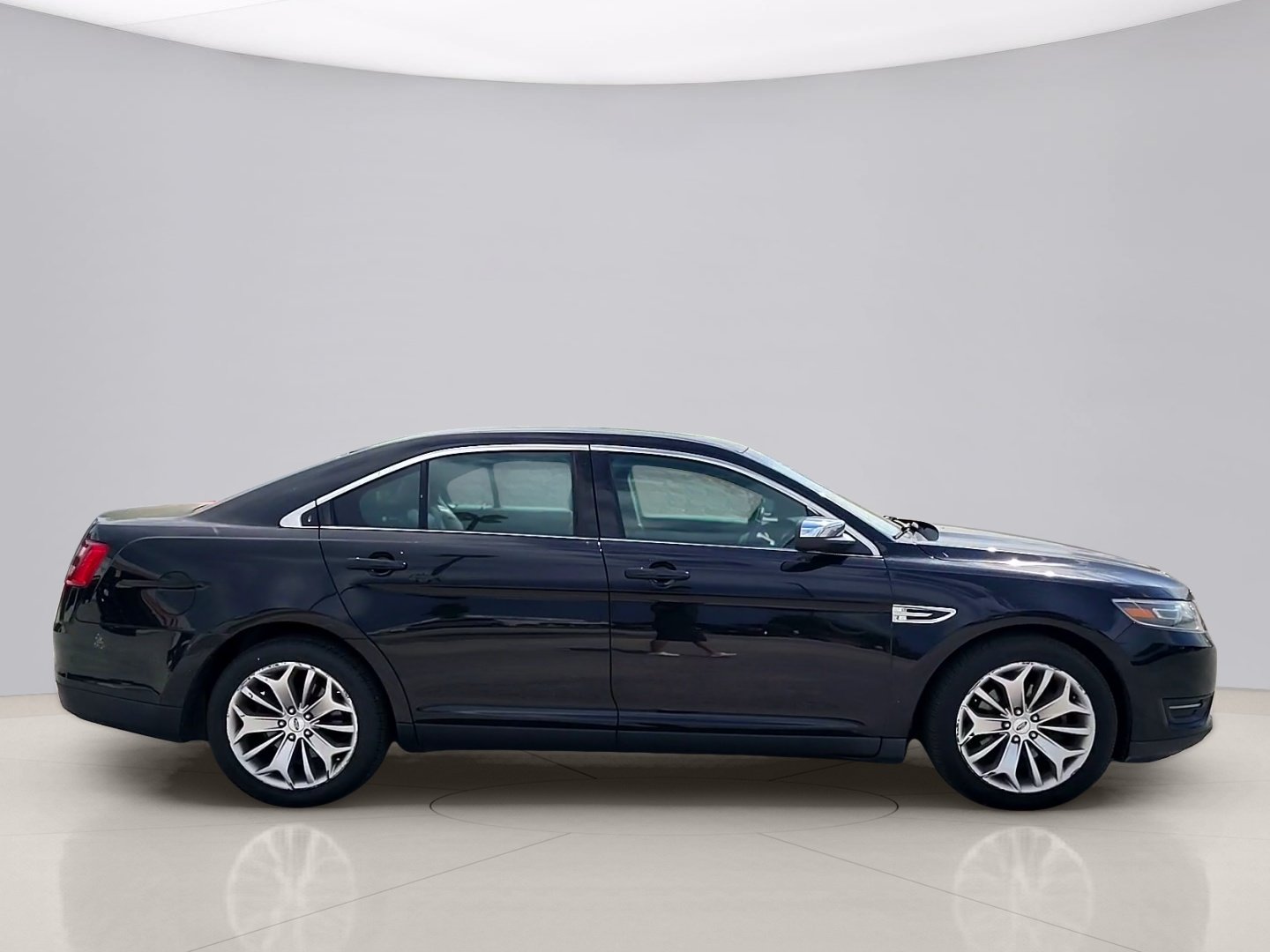 Used 2016 Black Ford LIMITED image 6