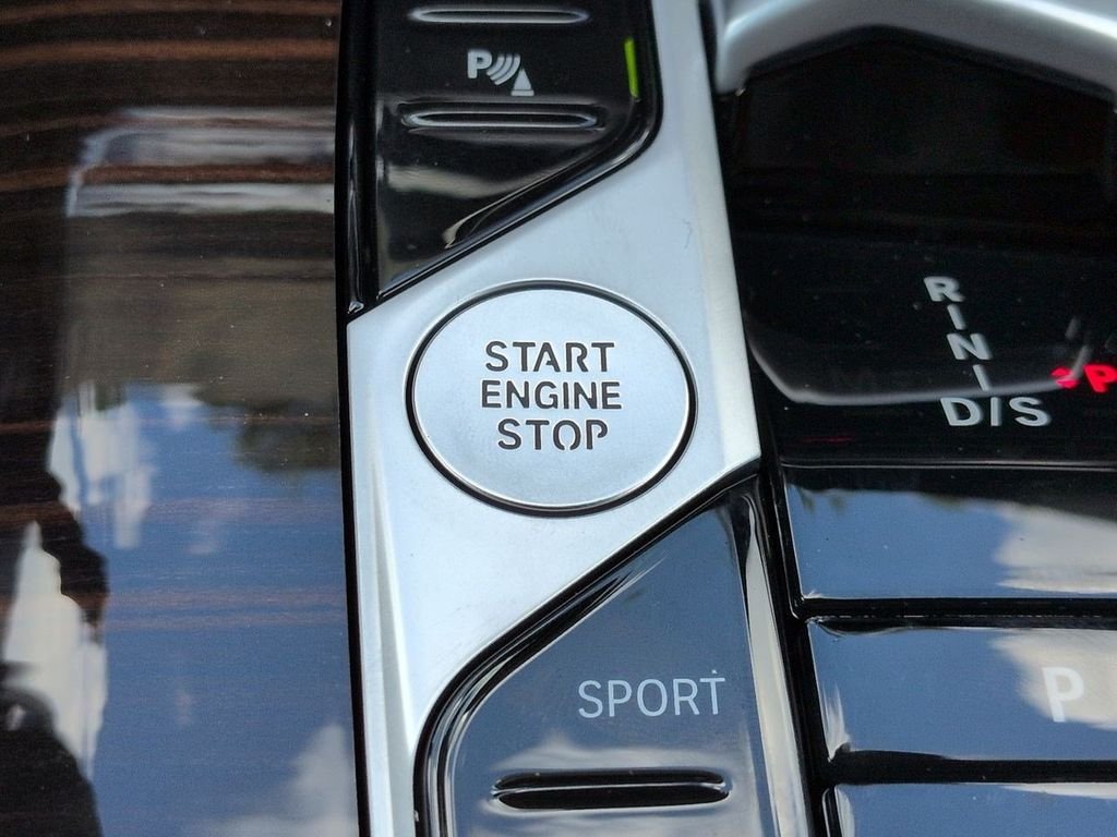 New 2027 Alpine White BMW xDrive40i image 29