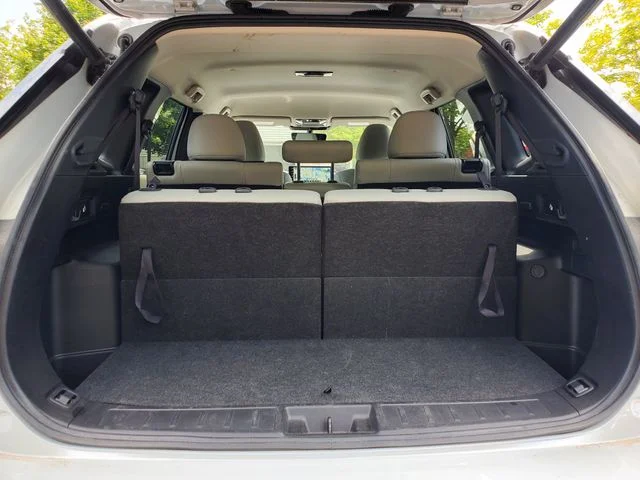 Used 2025  Mitsubishi SE image 2