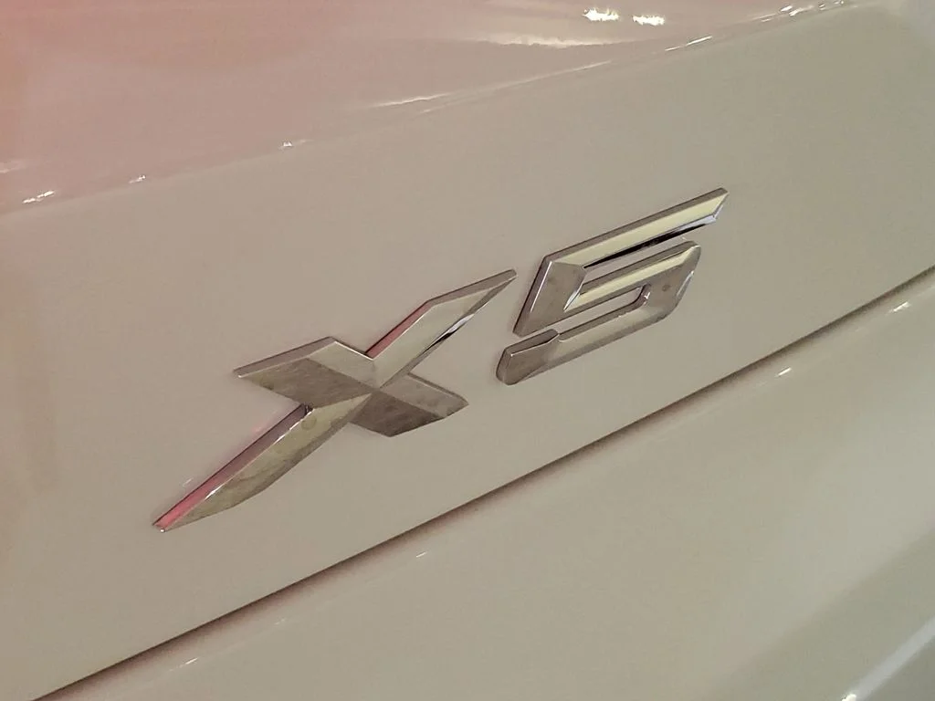 Used 2026 White BMW sDrive40i image 6