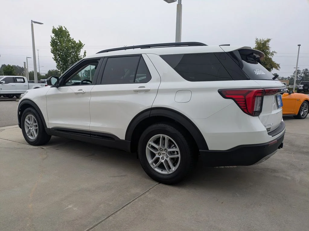 New 2026 Star White Metallic Tri-Coat Ford Active image 5