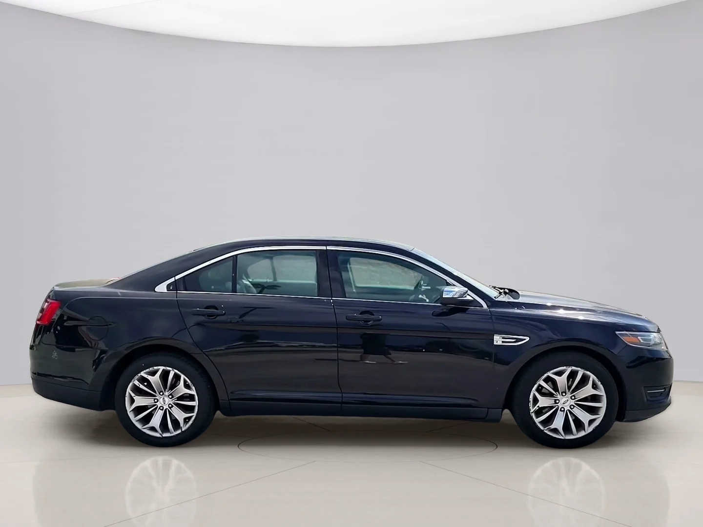 Used 2016 Black Ford LIMITED image 6