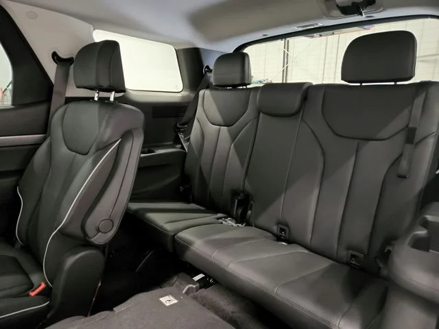 Used 2025 White Hyundai SEL Premium image 34