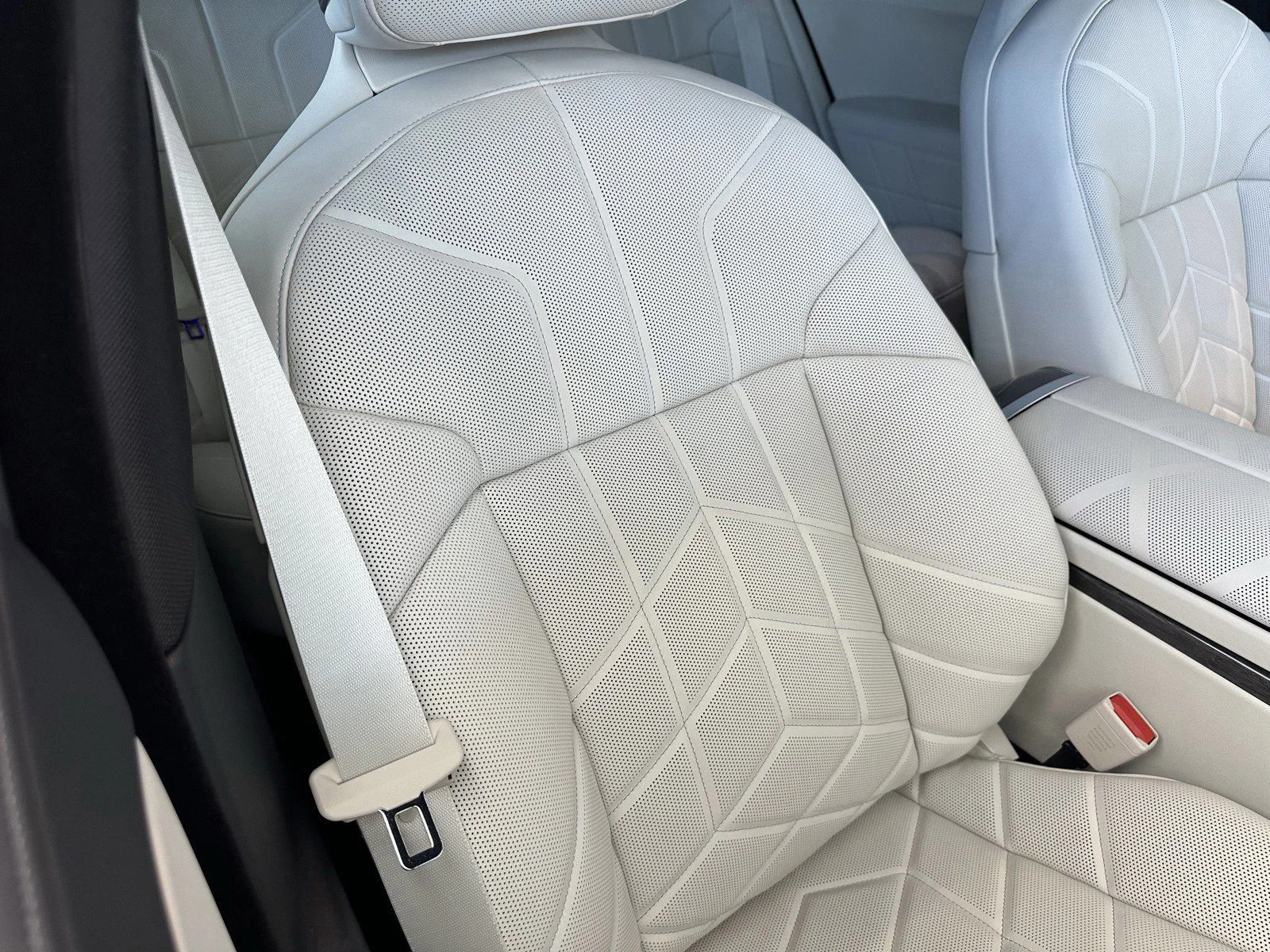 New 2026 Dravit Grey Metallic BMW 760i xDrive image 12