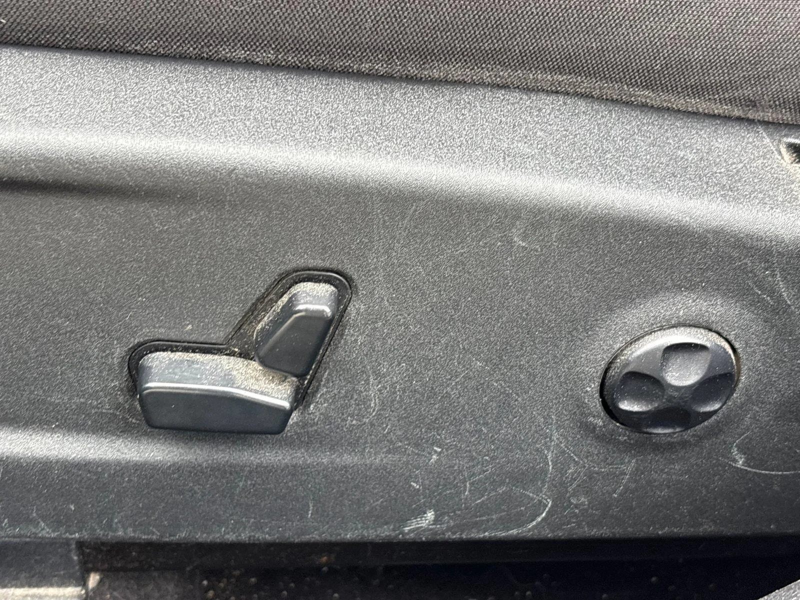Used 2019 Granite Pearlcoat Dodge SXT image 15
