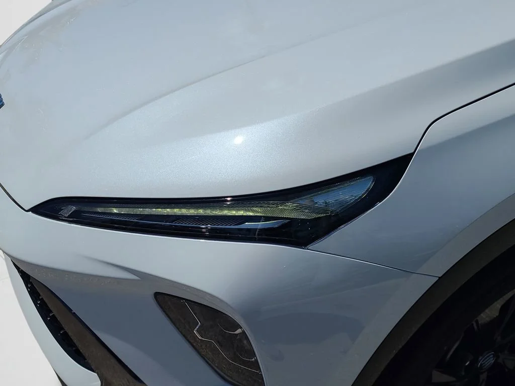 New 2026 Iridescent White Tricoat Buick Sport Touring image 26