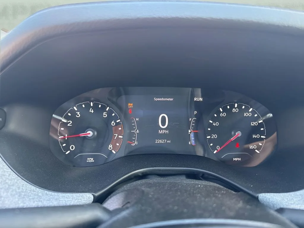 Used 2024  Jeep Sport image 10