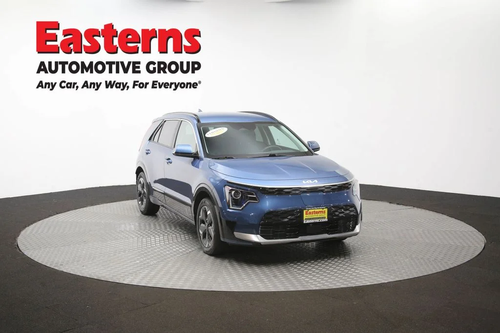 Used 2023 Blue Kia Wind image 49