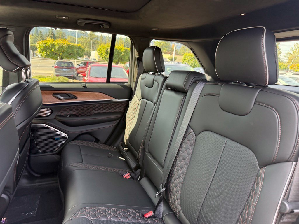 New 2027 Bright White Clear-Coat Paint Jeep Summit image 30