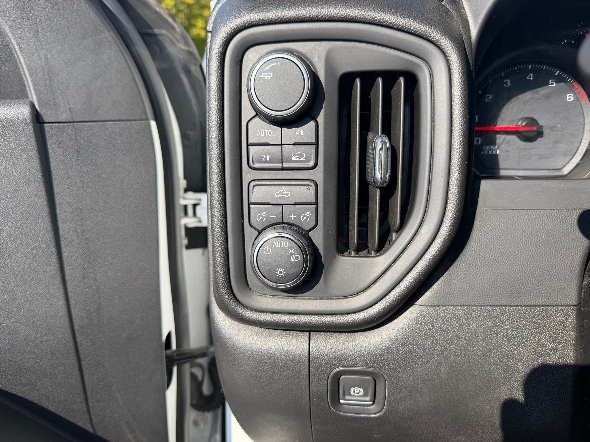 Used 2019 White Chevrolet Custom image 11