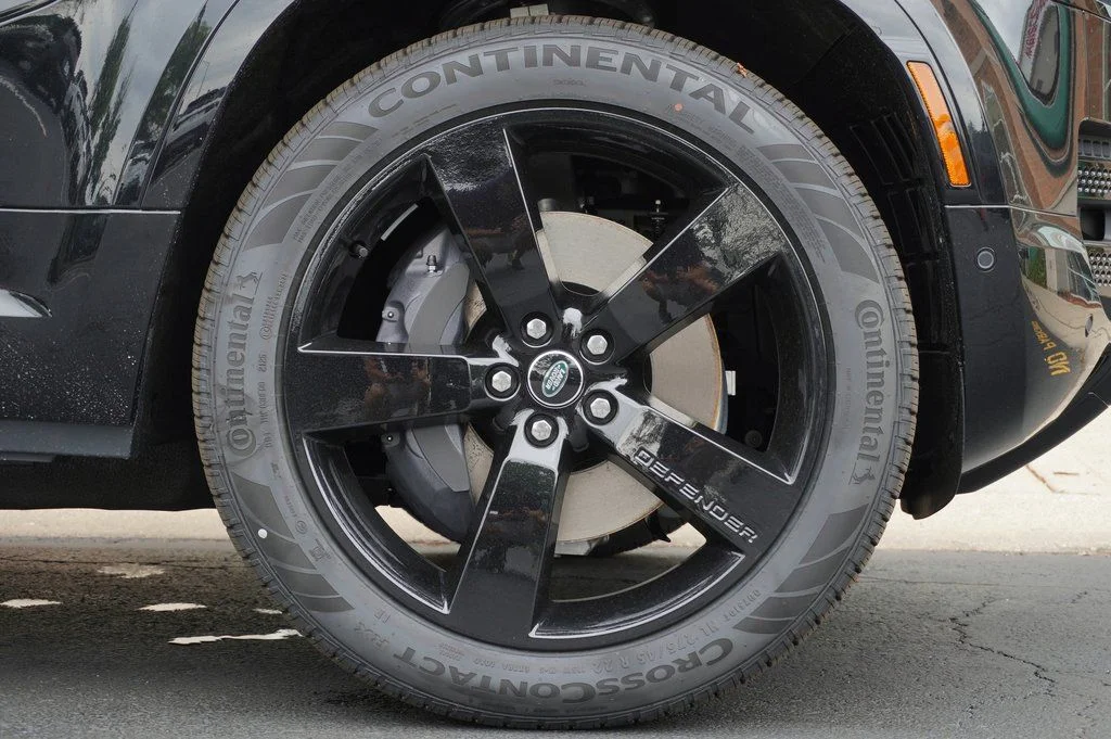 Certified Used 2025 Black Land Rover X-Dynamic SE image 10