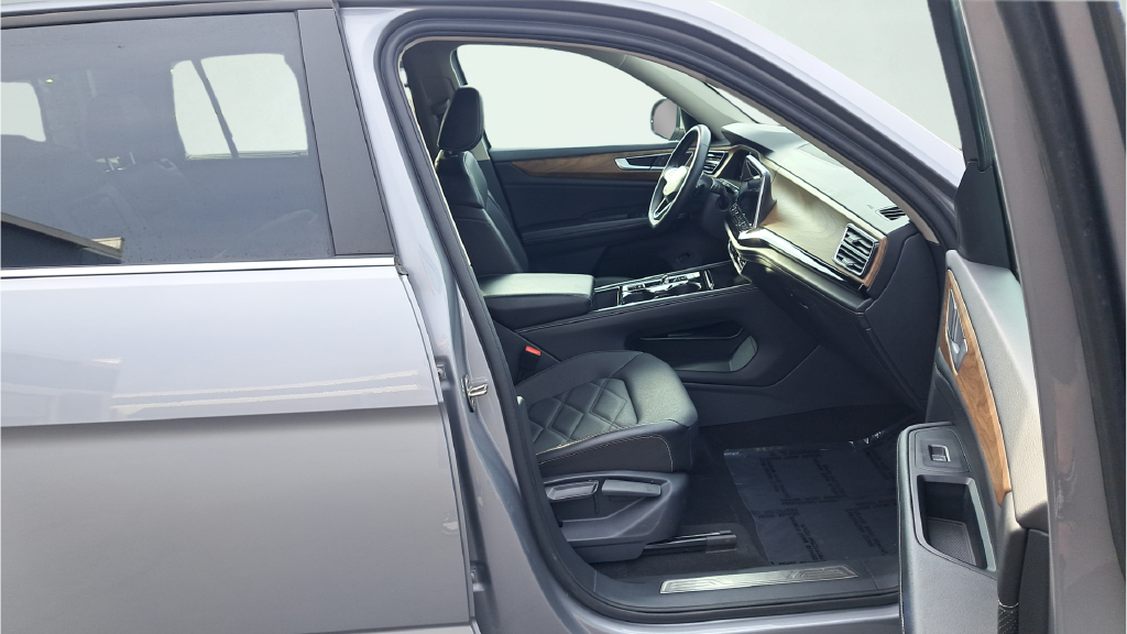 Used 2024 Silver Volkswagen 2.0T SE w/Technology image 12
