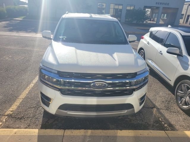 Used 2022 White Metallic Ford Limited image 6