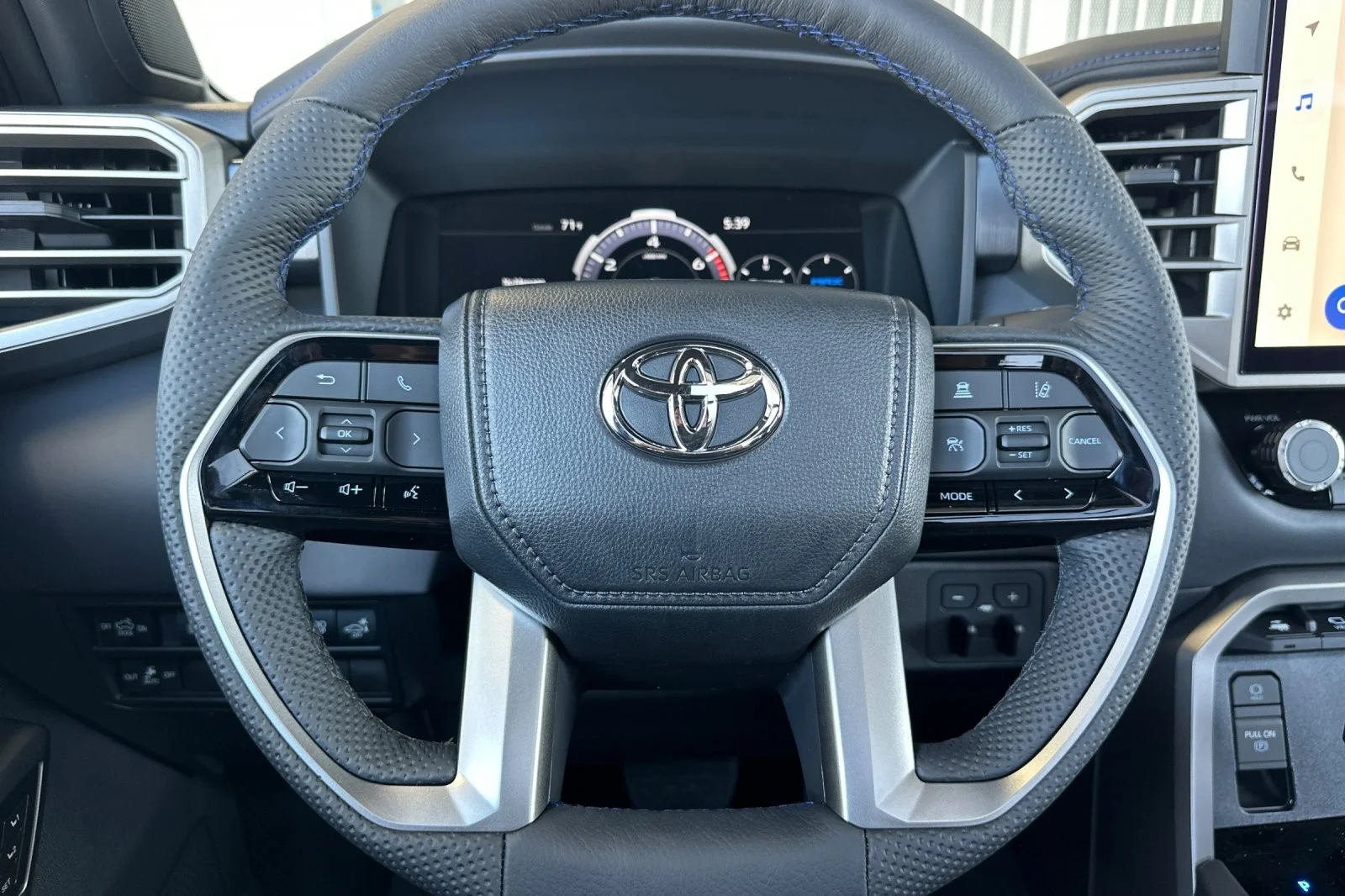 New 2026 Wind Chill Pearl <sup>1</sup> Toyota Tundra Platinum image 21