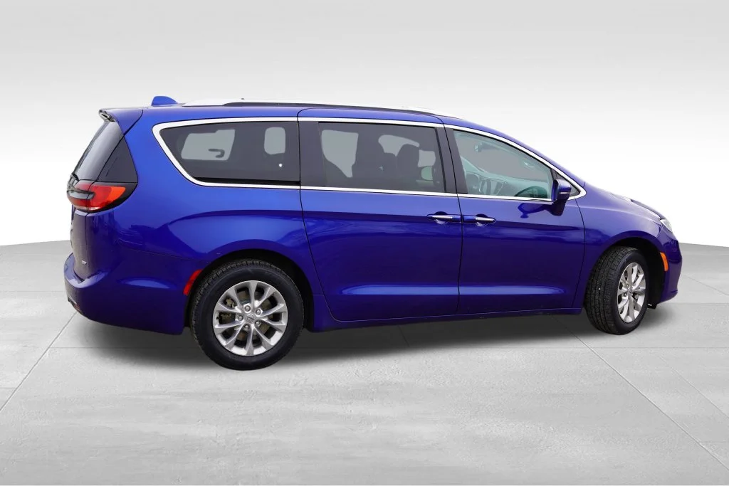 Used 2021 Blue Chrysler Touring L image 4