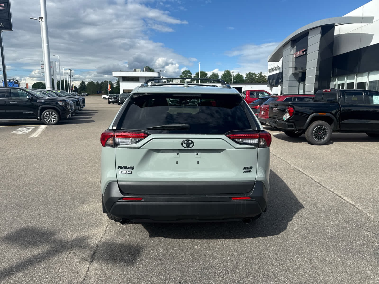 Used 2022 Gray Toyota XLE image 4