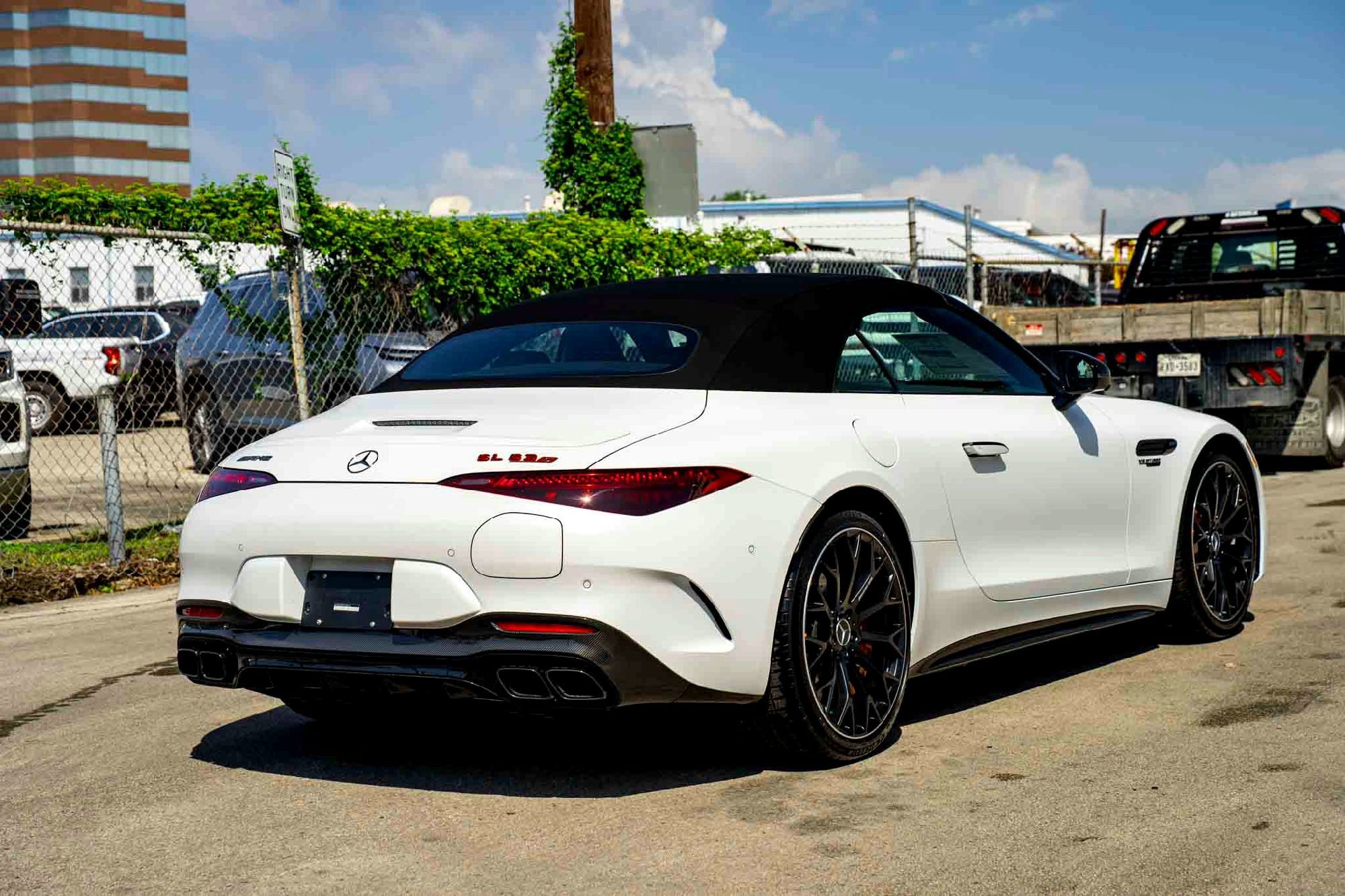 New 2026 MANUFAKTUR Moonlight White Magno Mercedes-Benz AMG® SL 63 S E Performance Roadster image 25