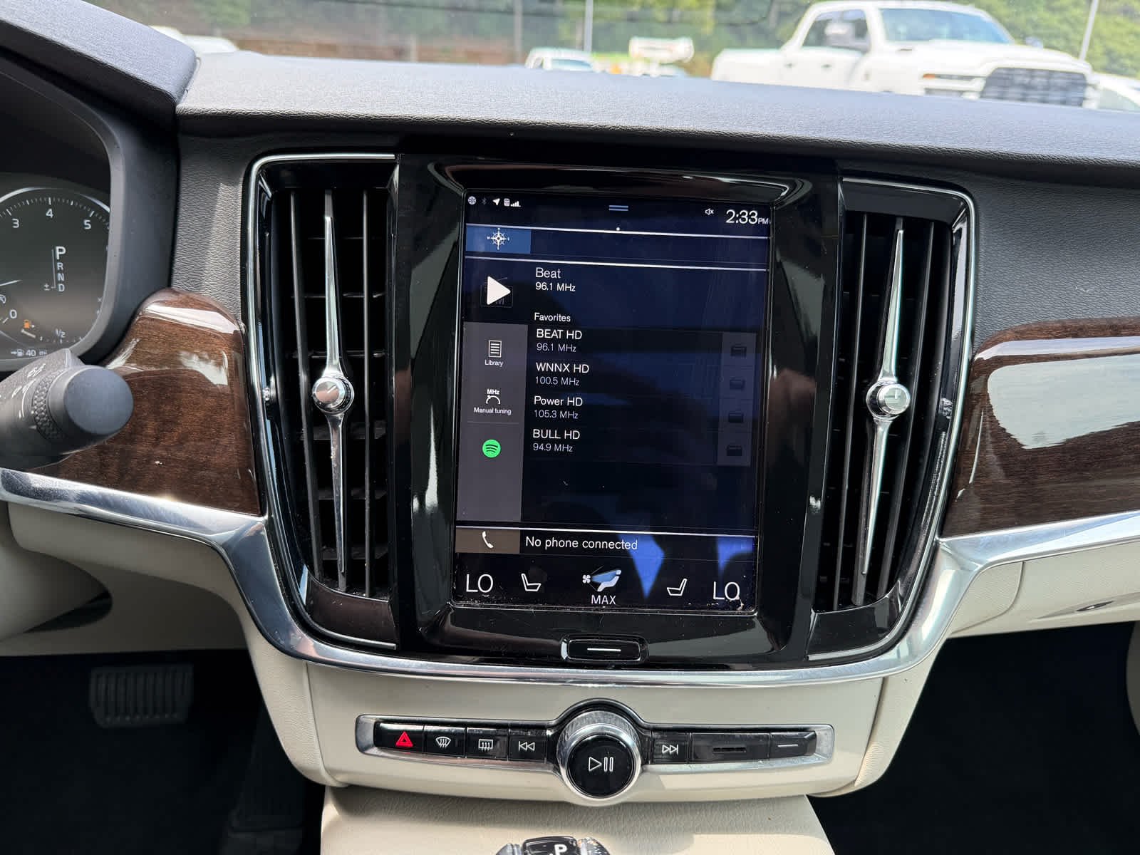 Used 2018 OSMIUM GRAY METALLIC Volvo Momentum image 18