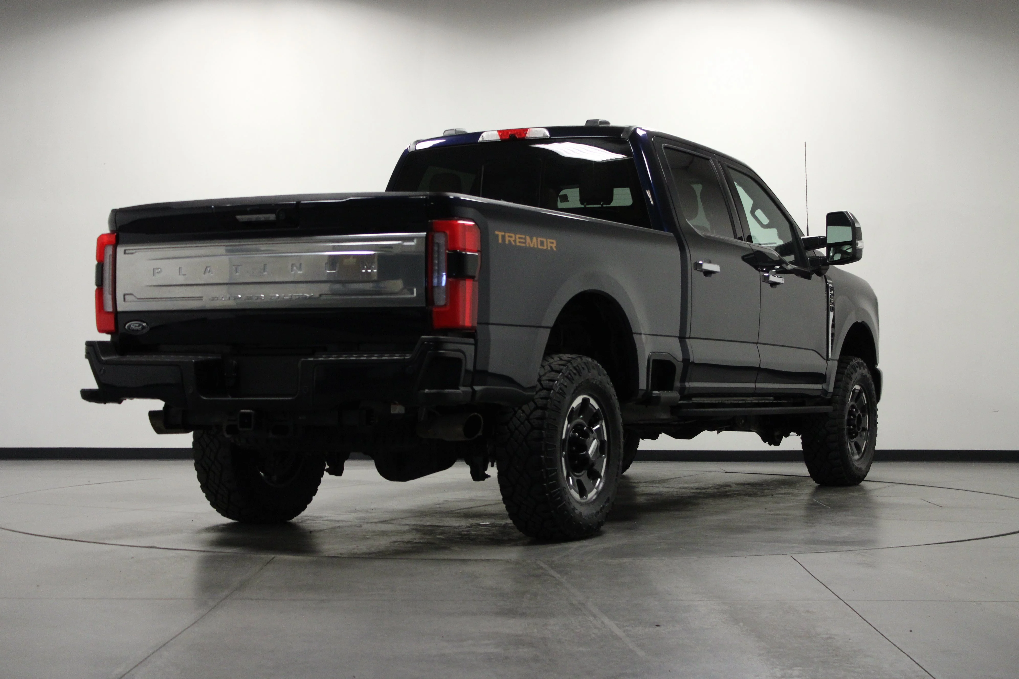 Used 2023 Antimatter Blue Metallic Ford Platinum image 4