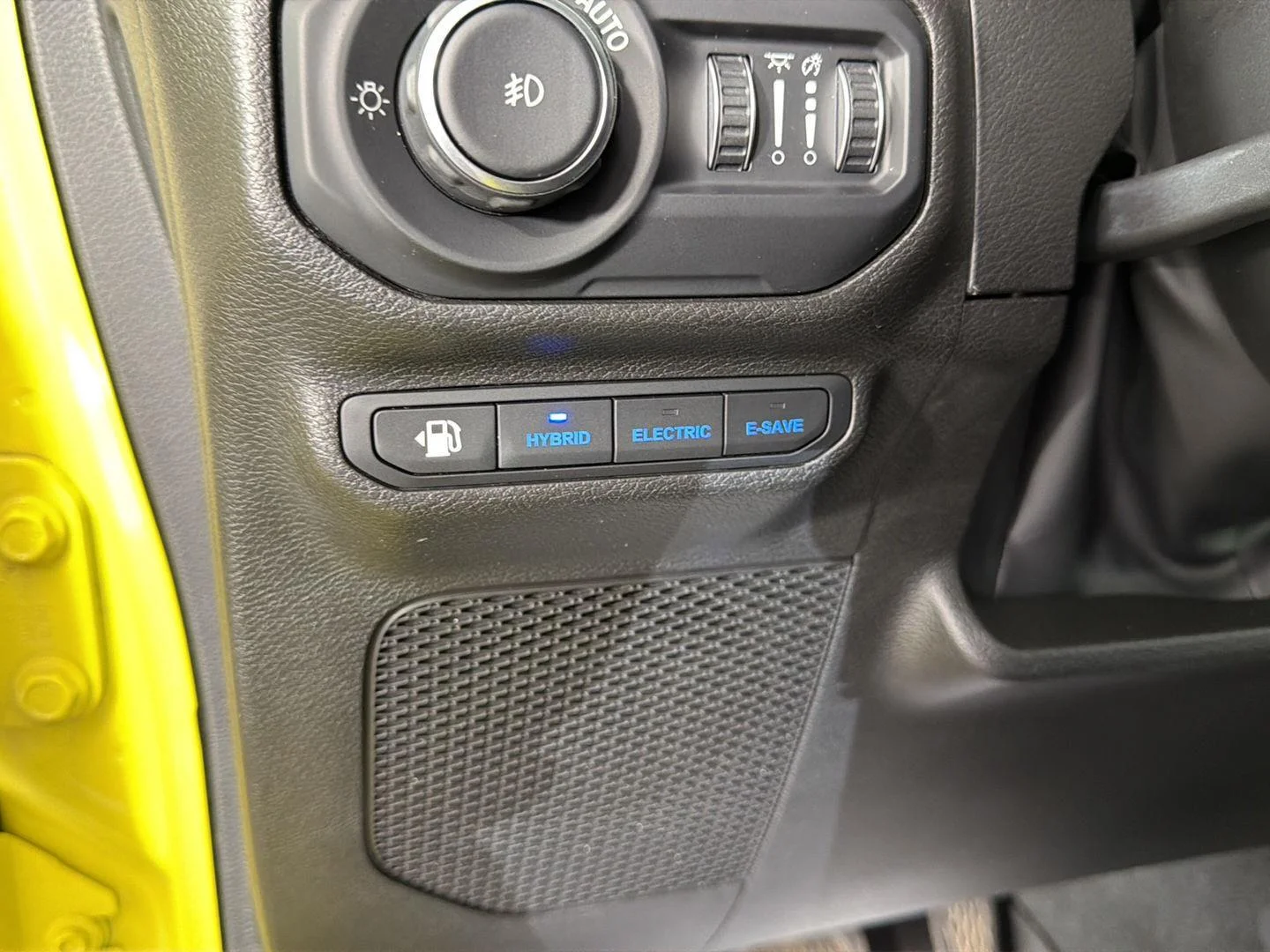 Used 2022 High Velocity Clearcoat Jeep Unlimited Sahara image 28