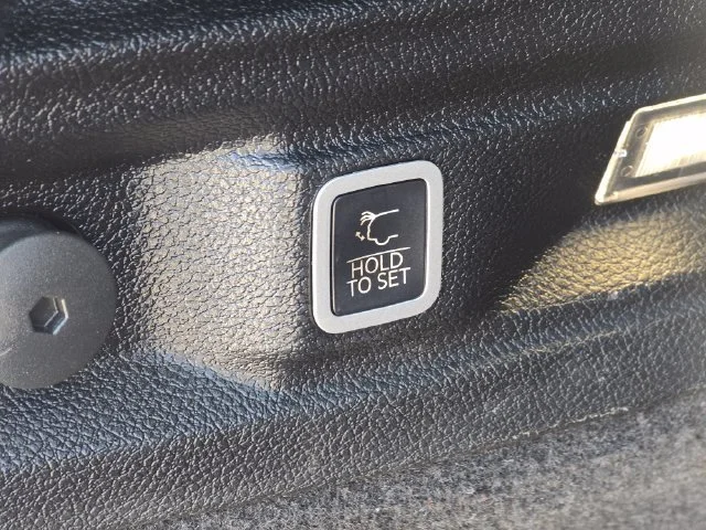 Used 2021 Baltic Gray Metallic Clearcoat Jeep Overland image 24