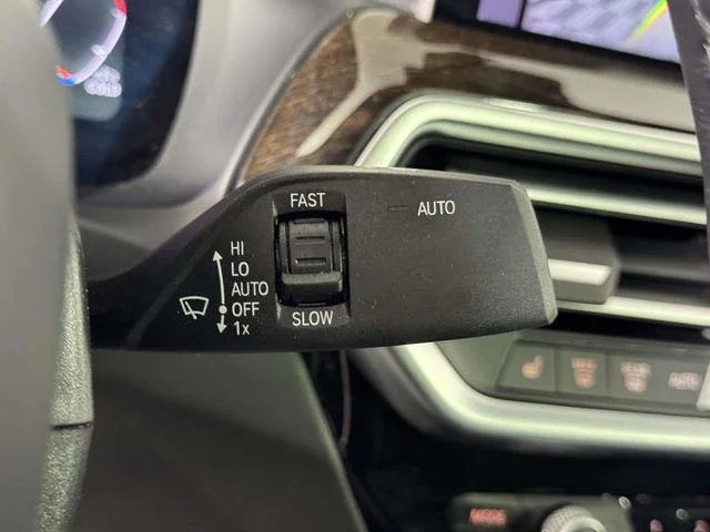 Used 2024 Black BMW xDrive30i image 25