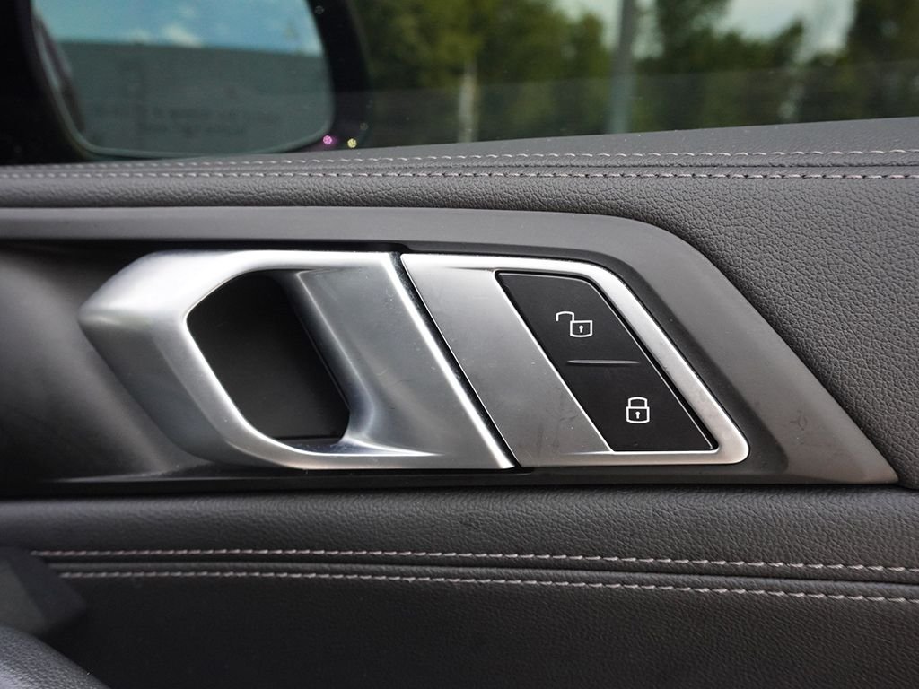 Used 2022 Black BMW xDrive40i image 42