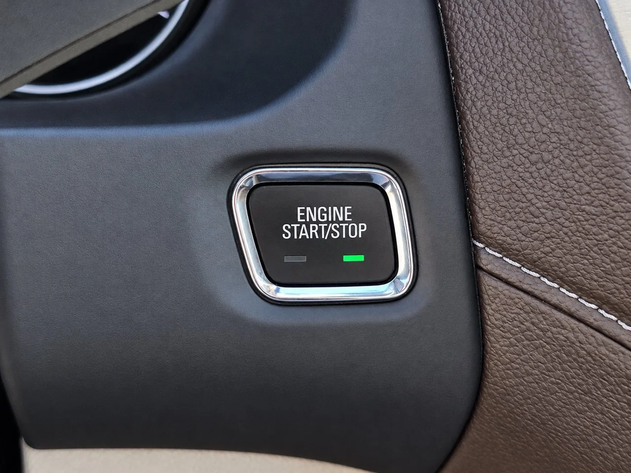 Used 2022 Ebony Twilight GMC SLE image 18