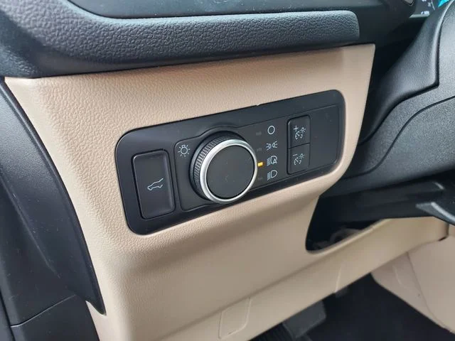 Used 2022 Blue Ford SE image 20