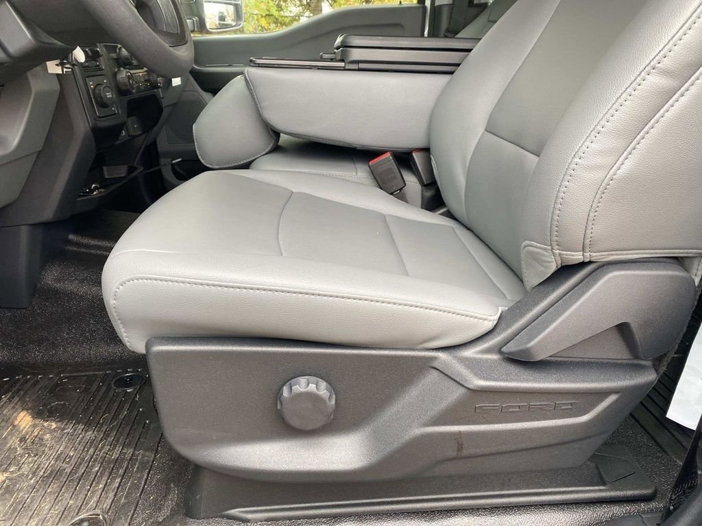 New 2026 Oxford White Ford F-450® XL image 15